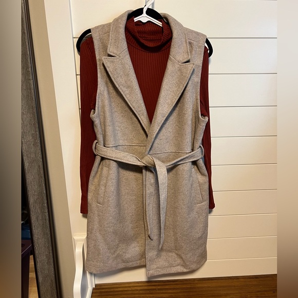 Entro Belted Vest - Picture 1 of 6